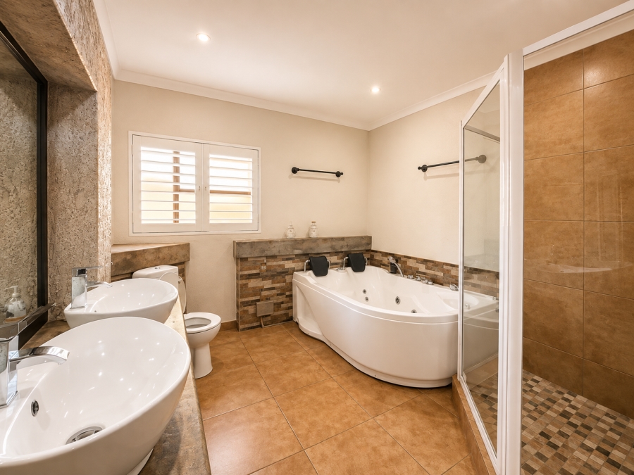 4 Bedroom Property for Sale in Boschdal North West